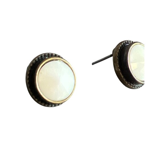 Vintage Antique Gold Tone Stud Earrings Cream Acrylic Rivoli Cabochon Estate .5" - Picture 3 of 5